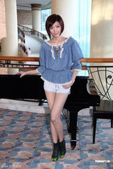 组图：Dream Girls香港宣传新EP 李毓芬被问罗志祥