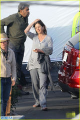 组图：安妮斯顿片场显憔悴 入戏太深不再顾形象