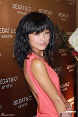 组图：徐濠萦性感露背出席活动 高海宁透视秀身材