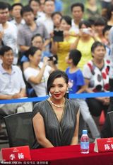 组图：陈好产后复出捞金 上围猛增成“万人肥”