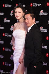 高清组图：2011网络盛典王中磊张俪携手走红毯