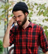 组图：西耶娜与斯图里奇纽约牵手秀甜蜜