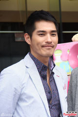 组图：蓝正龙新剧开播 为收视要求长泽雅美脱衣