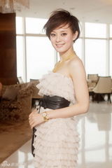 组图：孙俪最新大片裸色洋装引领秋冬新时尚