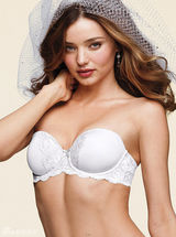 组图：超模米兰达-可儿蕾丝婚纱秀美乳