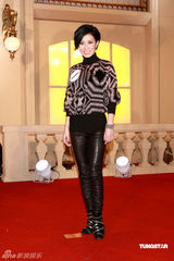 幻灯：杨怡佘诗曼出席马戏团活动 否认争“视后”不和