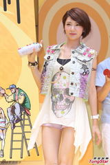 组图：Dream girls现身代言 宋米秦将出版新书