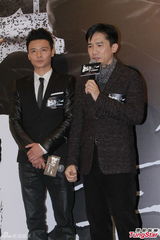 组图：章子怡七彩蛇女装抢镜 梁朝伟力撑王家卫