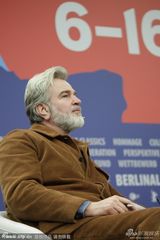 组图：柏林电影节发布会 主席科斯里克现身