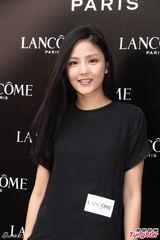 组图：佘诗曼与TVB有合约 与岑丽香同行感年轻