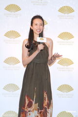 组图：莫文蔚暑假英国陪老公 直言无生育计划