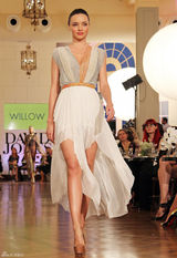 高清组图：辣妈超模米兰达-可儿现身悉尼走秀