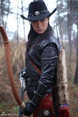 高清图：《箭在弦上》造型抢眼 蒋欣箭法高强