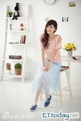 组图：台湾校花进军模特界 最爱美术和拍照