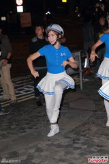 组图：韩国Crayon Pop香港街头唱跳 吸引粉丝