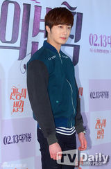 组图：秀智BoA申敏儿等女神齐捧《官能的法则》