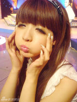 组图：柳岩美女主播搞怪 超囧“流氓兔”模仿秀