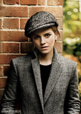 组图：艾玛登封面 短发干练显小女人风情