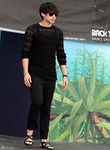 幻灯组图：Rain在首尔龙山IPARK举行签名会