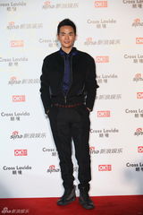 组图：众星亮相街拍盛典 王珞丹运动吴奇隆酷帅