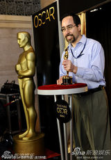 组图：奥斯卡小金人亮相 女星乌比-戈德堡剪彩