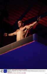 组图：截肢男参加英国星跳跃 人残志坚令人钦佩