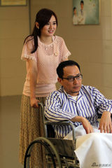 组图：江铠同《等待绽放》引领夏季淑女裙装