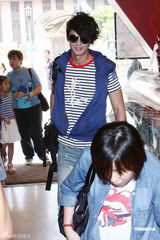 组图：郭品超陈怡蓉新剧收视飘红慰劳粉丝