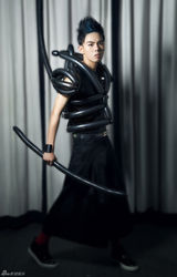 组图：孙子涵一改少年形象 化身气球战士