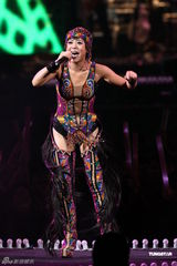 组图：丁当小巨蛋开唱任贤齐助阵 与杜德伟热舞