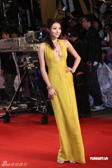 高清：熊黛林红毯秀身材抢镜 