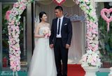 组图：邵兵新戏婚礼剧照曝光温情款款