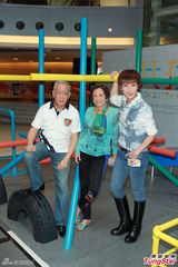 组图：何韵诗自嘲未变性 短信安慰容祖儿