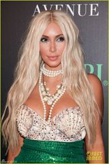 组图：万圣节变装秀 卡戴珊变人鱼帕里斯穿扑克装