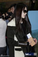 组图：f(x)少女时代Beast等亮相机场展休闲时尚风采