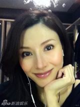 组图：李嘉欣美艳出镜 曝光大肚照幸福满溢