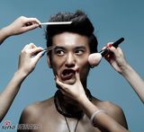 高清组图：袁文康时尚Cosmo尝试男色美妆新体验