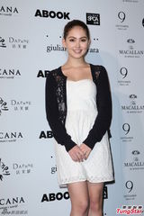 组图：昆凌支持周杰伦参加益智节目 称他很聪明