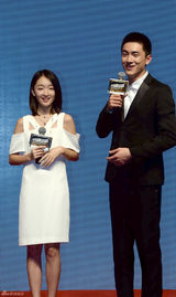 组图：胡夏重唱《同桌》 林更新忆早恋难忘