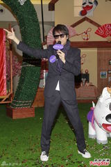 组图：廖碧儿秀事业线  黄子华拍剧主动出击