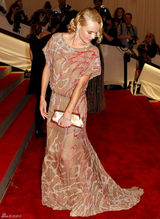 高清组图：纽约大都会庆典 凯特-伯斯沃茨秀美背