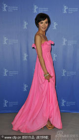 幻灯图集：《团圆》登场 王全安携卢燕莫小棋亮相