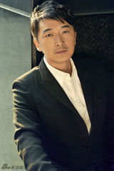 组图：邵峰冬日时尚大片曝光 展现东方绅士魅力