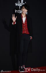 组图：韩彩英SJ强仁等出席活动 朴信惠黑裙红唇