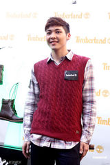 组图：王力宏践行环保理念 众星出席秋冬装汇演