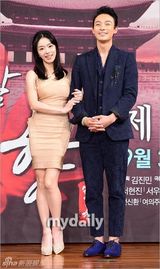 组图：徐宇宣传《帝王之女》裸色裙秀身材脸僵