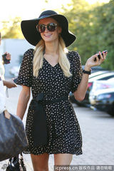 组图：帕里斯-希尔顿潮店扫货毫不惜金