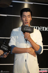 高清：张亮来沪三天捞金忙 低调行事拒绝群访