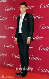 组图：金喜善亮相发型老气 尹恩惠镂空装魁梧