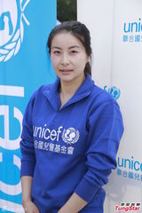 组图：郭晶晶教爱子拜年手势 看旧爱田亮综艺